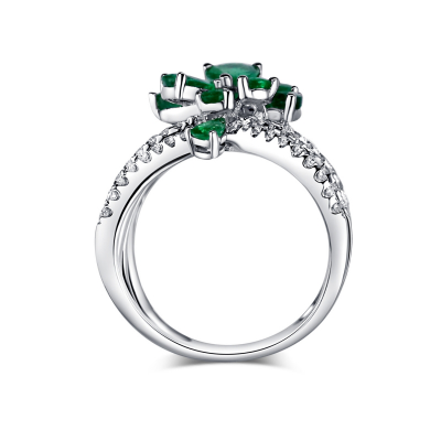 RING WITH EMERALD AND DIAMOND
