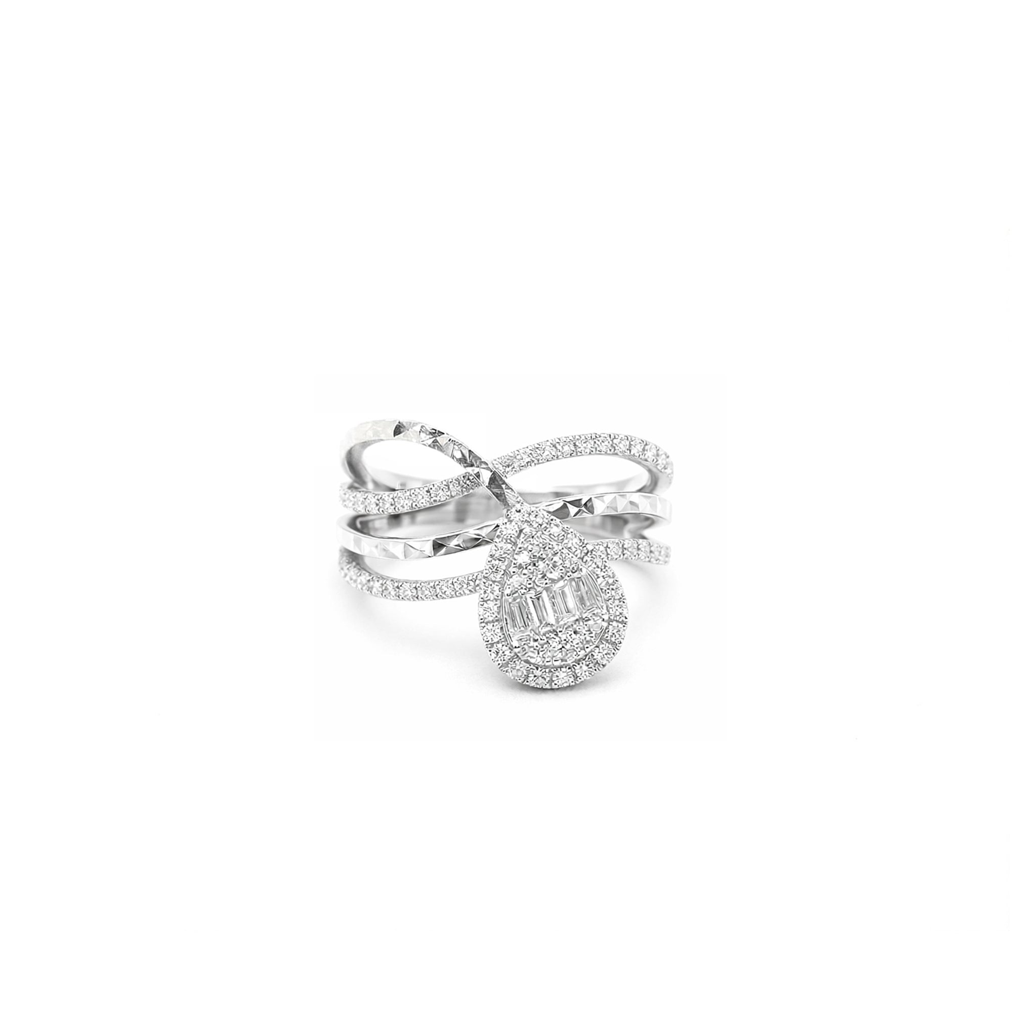 18K Pear Shape Illusion Diamond Ring