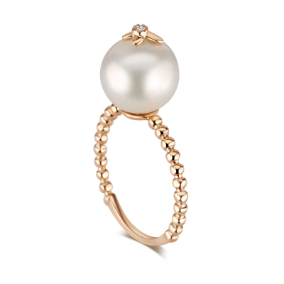 RING WITH PEARL DIAMOND
