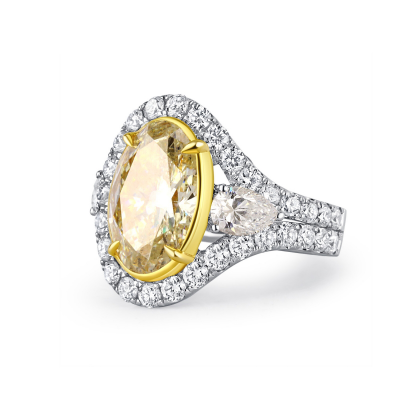 RING WITH FANCY YELLOW DIAMOND