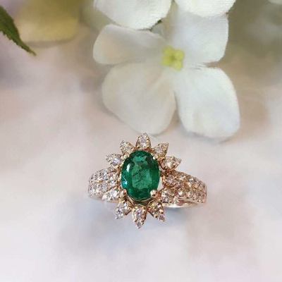绿宝钻石戒指